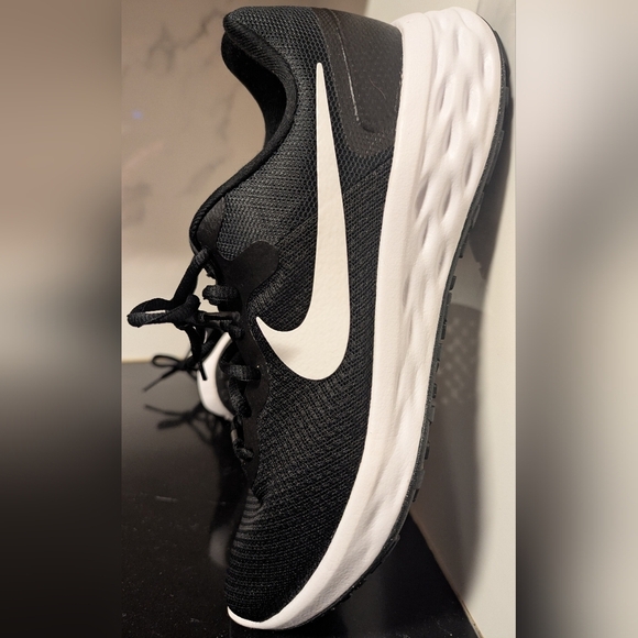 Nike Revolution 6 Next Nature Women's Black/White Running Shoes Size 9.5 W $94.9 - Picture 7 of 9